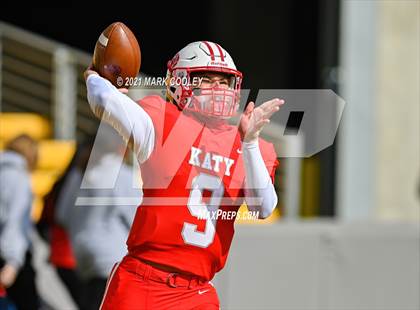 Thumbnail 3 in Katy vs. Hays (UIL 6A DII Regional Final) photogallery.