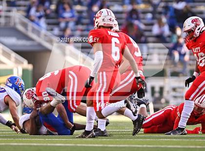 Thumbnail 1 in Katy vs. Hays (UIL 6A DII Regional Final) photogallery.