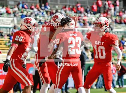 Thumbnail 3 in Katy vs. Hays (UIL 6A DII Regional Final) photogallery.