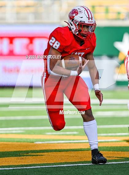 Thumbnail 1 in Katy vs. Hays (UIL 6A DII Regional Final) photogallery.