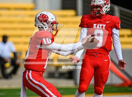 Thumbnail 3 in Katy vs. Hays (UIL 6A DII Regional Final) photogallery.