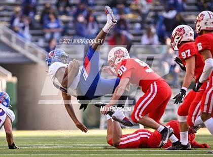 Thumbnail 1 in Katy vs. Hays (UIL 6A DII Regional Final) photogallery.