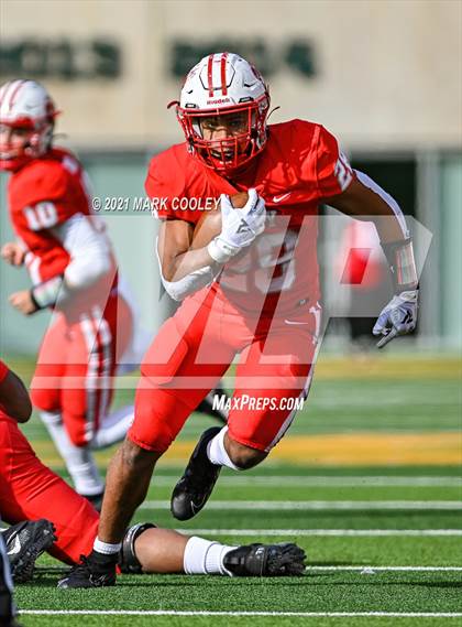 Thumbnail 2 in Katy vs. Hays (UIL 6A DII Regional Final) photogallery.