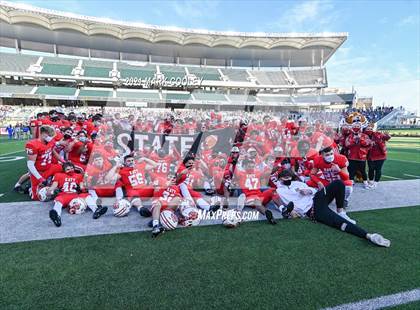 Thumbnail 2 in Katy vs. Hays (UIL 6A DII Regional Final) photogallery.