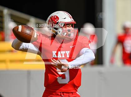 Thumbnail 3 in Katy vs. Hays (UIL 6A DII Regional Final) photogallery.