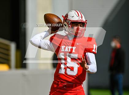 Thumbnail 2 in Katy vs. Hays (UIL 6A DII Regional Final) photogallery.