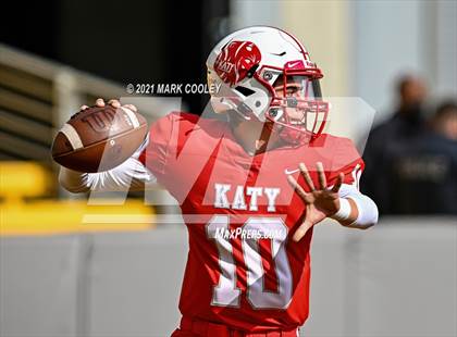Thumbnail 3 in Katy vs. Hays (UIL 6A DII Regional Final) photogallery.