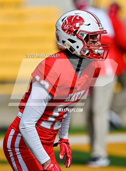 Thumbnail 3 in Katy vs. Hays (UIL 6A DII Regional Final) photogallery.