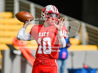 Thumbnail 3 in Katy vs. Hays (UIL 6A DII Regional Final) photogallery.