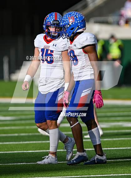 Thumbnail 1 in Katy vs. Hays (UIL 6A DII Regional Final) photogallery.
