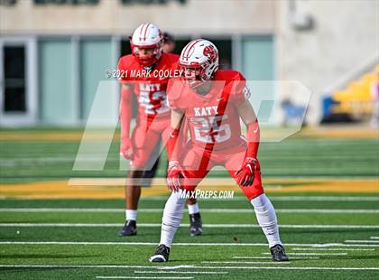 Thumbnail 3 in Katy vs. Hays (UIL 6A DII Regional Final) photogallery.