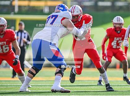 Thumbnail 2 in Katy vs. Hays (UIL 6A DII Regional Final) photogallery.