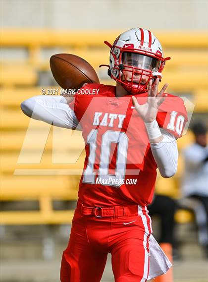 Thumbnail 3 in Katy vs. Hays (UIL 6A DII Regional Final) photogallery.