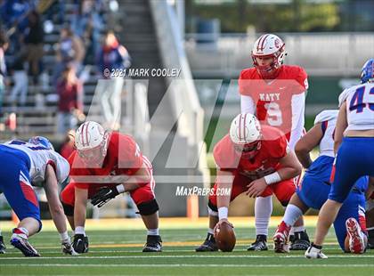 Thumbnail 2 in Katy vs. Hays (UIL 6A DII Regional Final) photogallery.