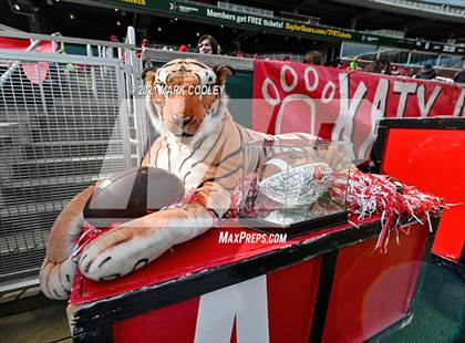 Thumbnail 2 in Katy vs. Hays (UIL 6A DII Regional Final) photogallery.