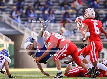 Thumbnail 2 in Katy vs. Hays (UIL 6A DII Regional Final) photogallery.