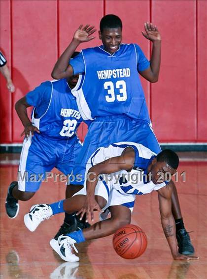 Thumbnail 2 in Hempstead vs. Port Chester photogallery.