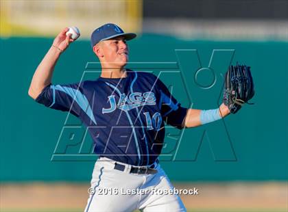 Thumbnail 2 in Johnson vs Alexander (UIL 6A Regional Semifinal) photogallery.