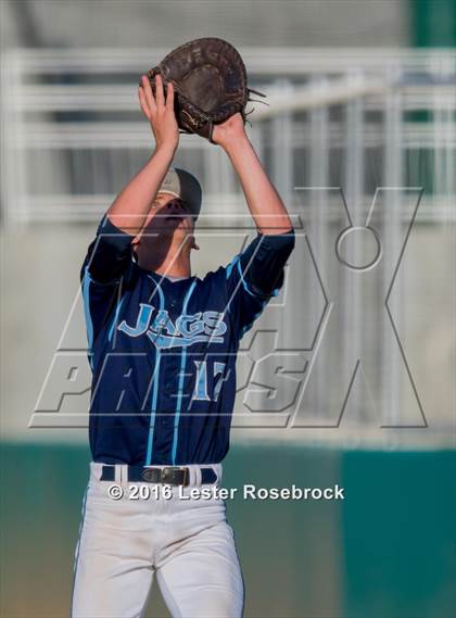 Thumbnail 2 in Johnson vs Alexander (UIL 6A Regional Semifinal) photogallery.