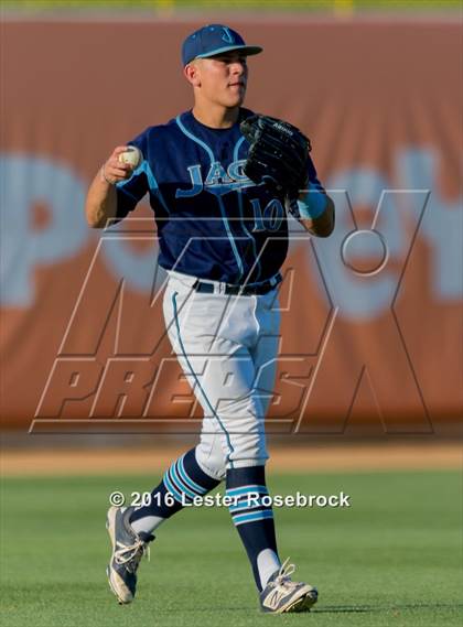 Thumbnail 3 in Johnson vs Alexander (UIL 6A Regional Semifinal) photogallery.