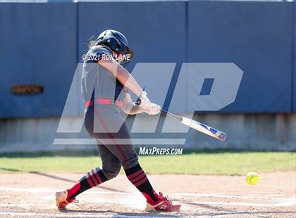 Thumbnail 2 in Mustang vs Southmoore (Oklahoma 6A State Semifinals) photogallery.