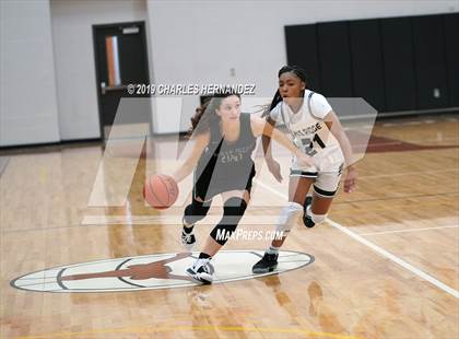 Thumbnail 1 in Clear Falls vs. Lake Ridge (McDonald's Texas Invitational) photogallery.