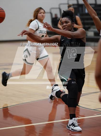 Thumbnail 2 in Clear Falls vs. Lake Ridge (McDonald's Texas Invitational) photogallery.