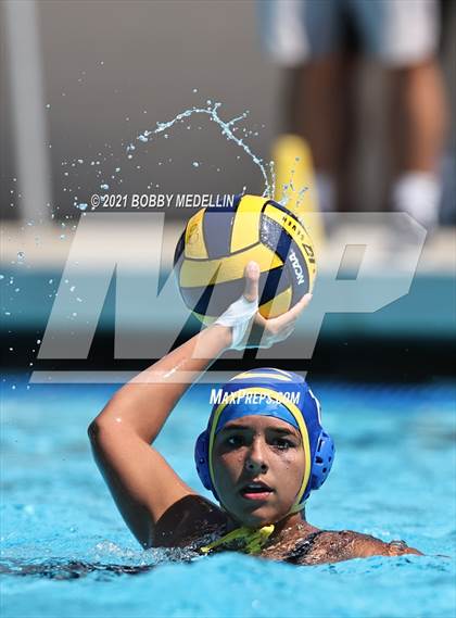 Thumbnail 2 in St. Mary's vs. Clovis photogallery.