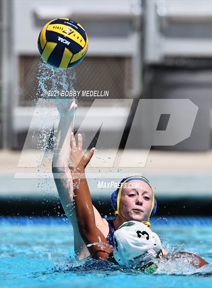 Thumbnail 2 in St. Mary's vs. Clovis photogallery.