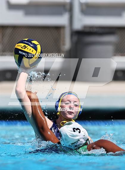 Thumbnail 1 in St. Mary's vs. Clovis photogallery.