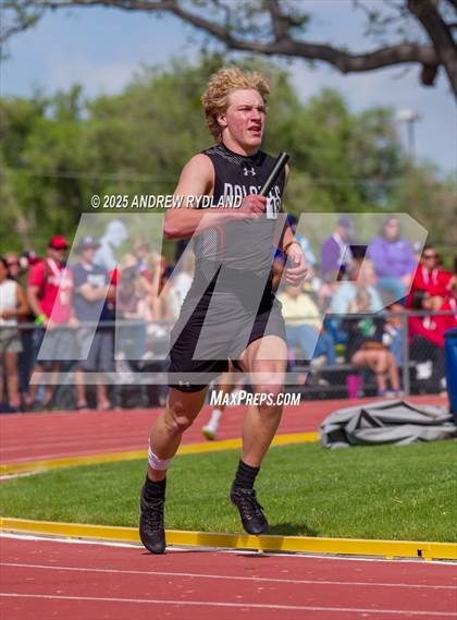Thumbnail 2 in CHSAA 2A State Championships (4 x 800 Final) photogallery.