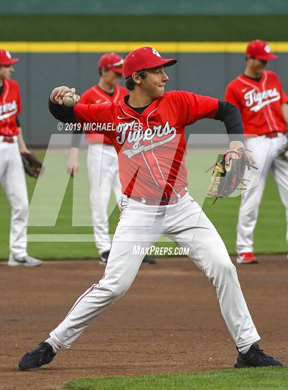 Thumbnail 1 in Beechwood vs. Highlands (Futures Showcase) photogallery.