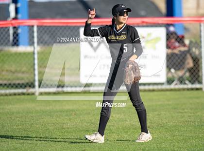 Thumbnail 3 in Los Alamitos vs. Foothill photogallery.