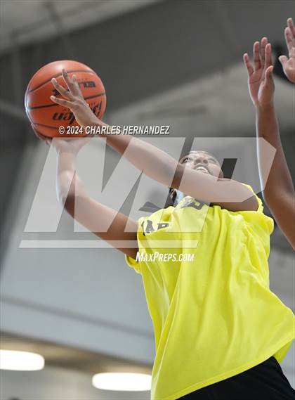 Thumbnail 2 in Memorial vs Clear Creek (Texas Association of Basketball Coaches Showcase) photogallery.