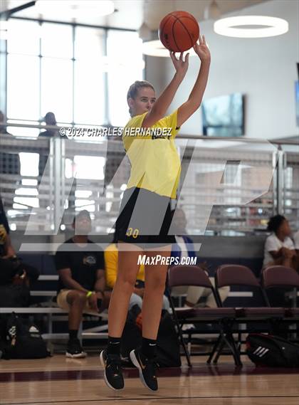 Thumbnail 2 in Memorial vs Clear Creek (Texas Association of Basketball Coaches Showcase) photogallery.