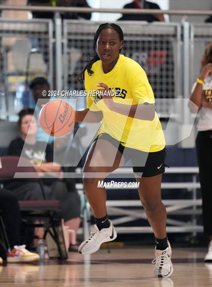 Thumbnail 2 in Memorial vs Clear Creek (Texas Association of Basketball Coaches Showcase) photogallery.
