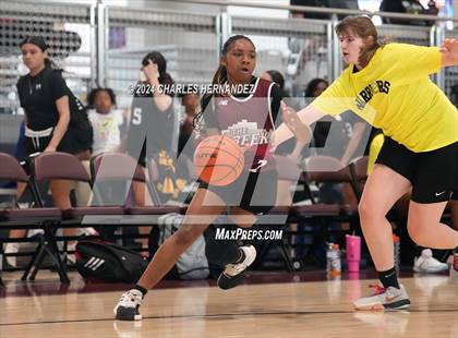 Thumbnail 2 in Memorial vs Clear Creek (Texas Association of Basketball Coaches Showcase) photogallery.