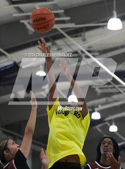 Thumbnail 1 in Memorial vs Clear Creek (Texas Association of Basketball Coaches Showcase) photogallery.