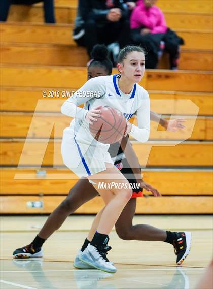 Thumbnail 2 in Clovis vs. St. Joseph Notre Dame (Miramonte Showcase) photogallery.
