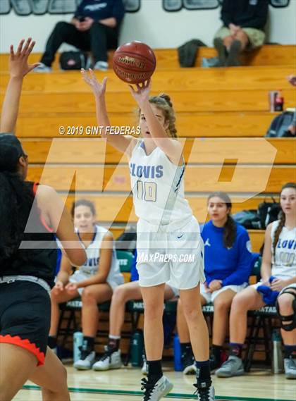 Thumbnail 1 in Clovis vs. St. Joseph Notre Dame (Miramonte Showcase) photogallery.