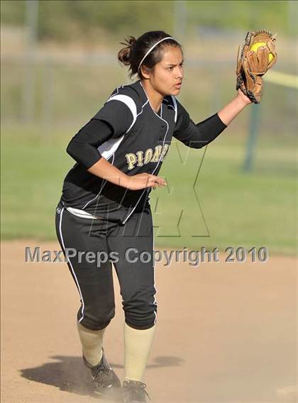 Thumbnail 2 in Del Campo vs. Pioneer (CIF SJS D3 Playoffs) photogallery.