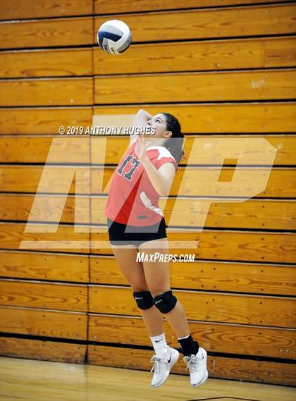 Thumbnail 3 in Mineola Vs Bayport Blue Point (Long Beach Invitational) photogallery.