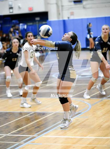 Thumbnail 2 in Mineola Vs Bayport Blue Point (Long Beach Invitational) photogallery.