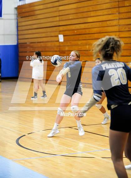Thumbnail 2 in Mineola Vs Bayport Blue Point (Long Beach Invitational) photogallery.