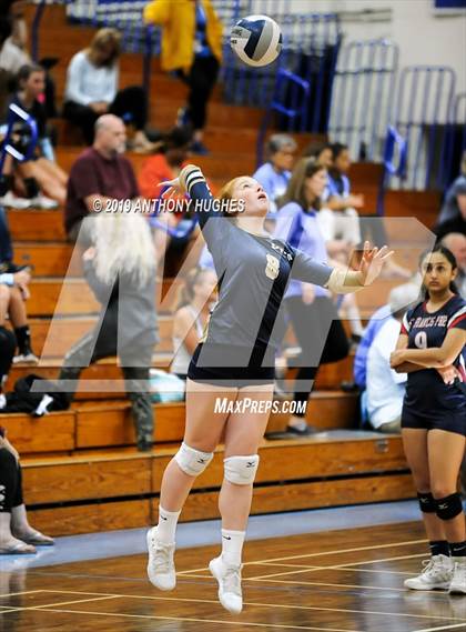Thumbnail 2 in Mineola Vs Bayport Blue Point (Long Beach Invitational) photogallery.