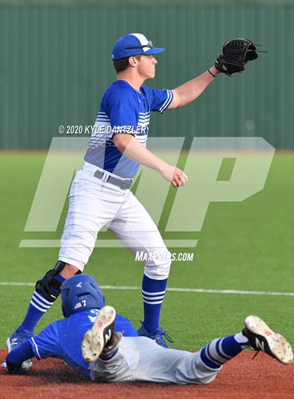 Thumbnail 3 in Rains vs Van Alstyne (Anna Tournament) photogallery.