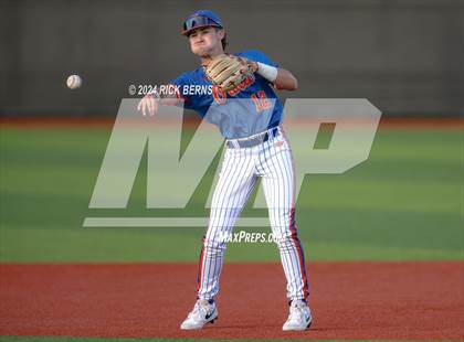 Thumbnail 2 in Grand Oaks vs Oak Ridge (Battle of the Oaks) photogallery.
