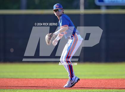 Thumbnail 3 in Grand Oaks vs Oak Ridge (Battle of the Oaks) photogallery.