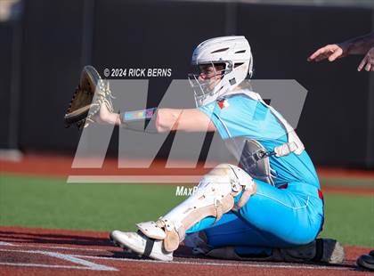 Thumbnail 2 in Grand Oaks vs Oak Ridge (Battle of the Oaks) photogallery.