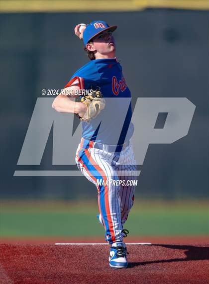 Thumbnail 1 in Grand Oaks vs Oak Ridge (Battle of the Oaks) photogallery.